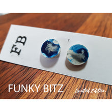 Load image into Gallery viewer, Blue silver and white circle earrings