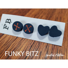 Load image into Gallery viewer, Cute navy button two pack studs